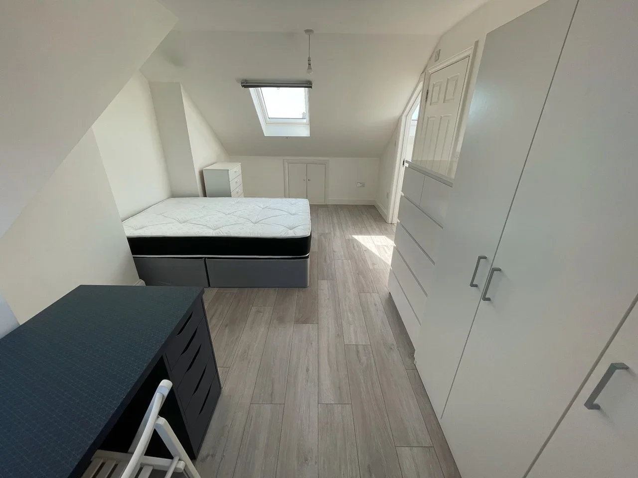 Room Cricklewood Broadway in Greater London