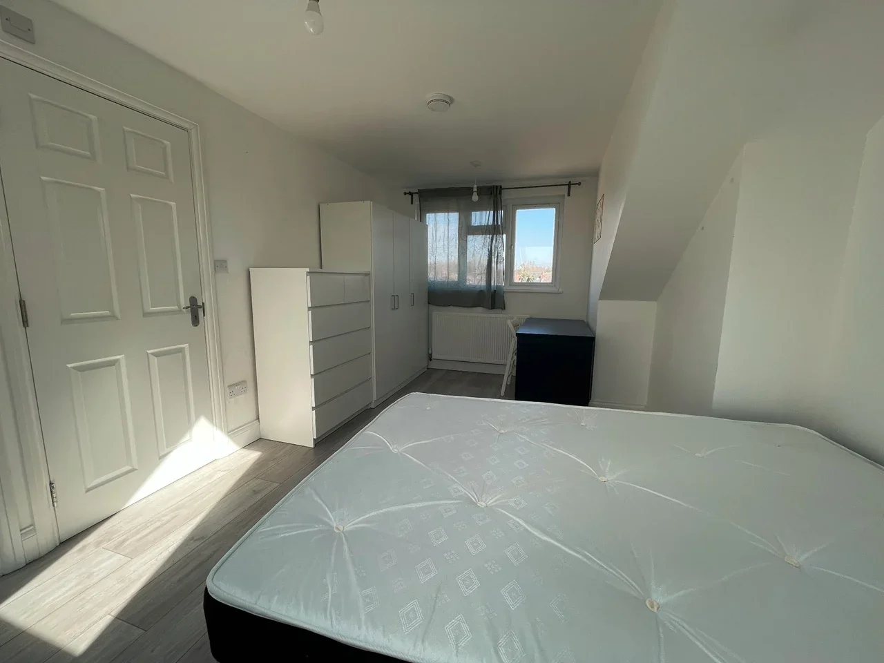 Room Cricklewood Broadway in Greater London