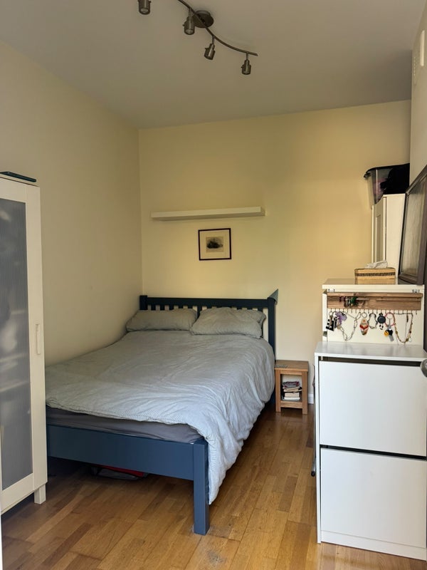 Room Margate Road in Greater London