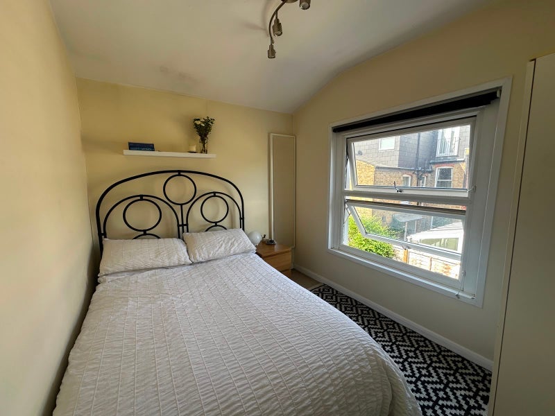 Room Margate Road in Greater London