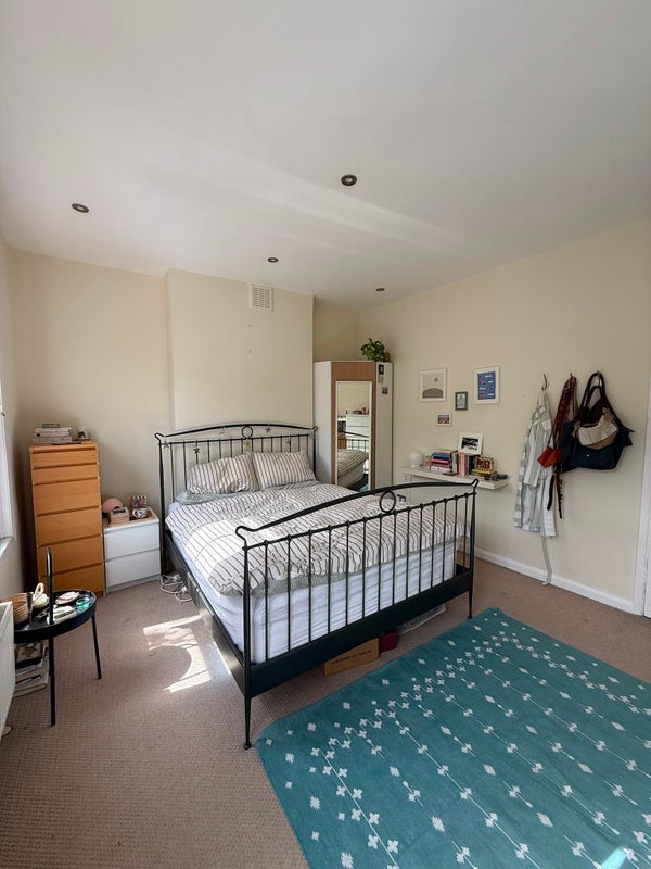Room Margate Road in Greater London