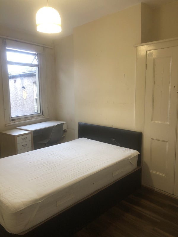 Room Hayday Road in Greater London