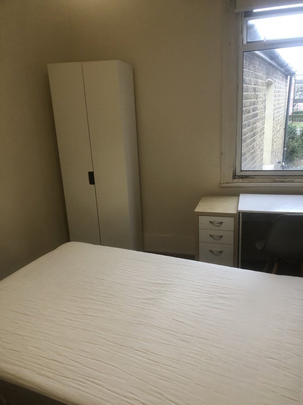 Room Hayday Road in Greater London