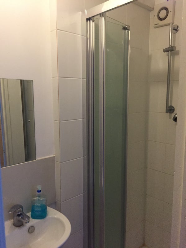Room Hayday Road in Greater London