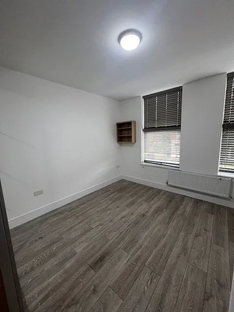 Flat Pembury Road in Greater London