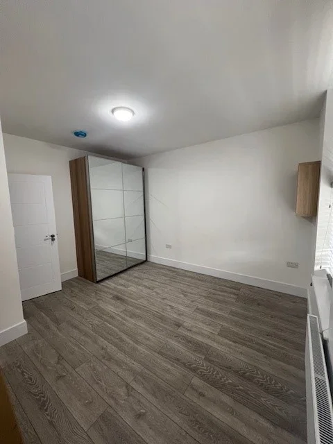 Flat Pembury Road in Greater London