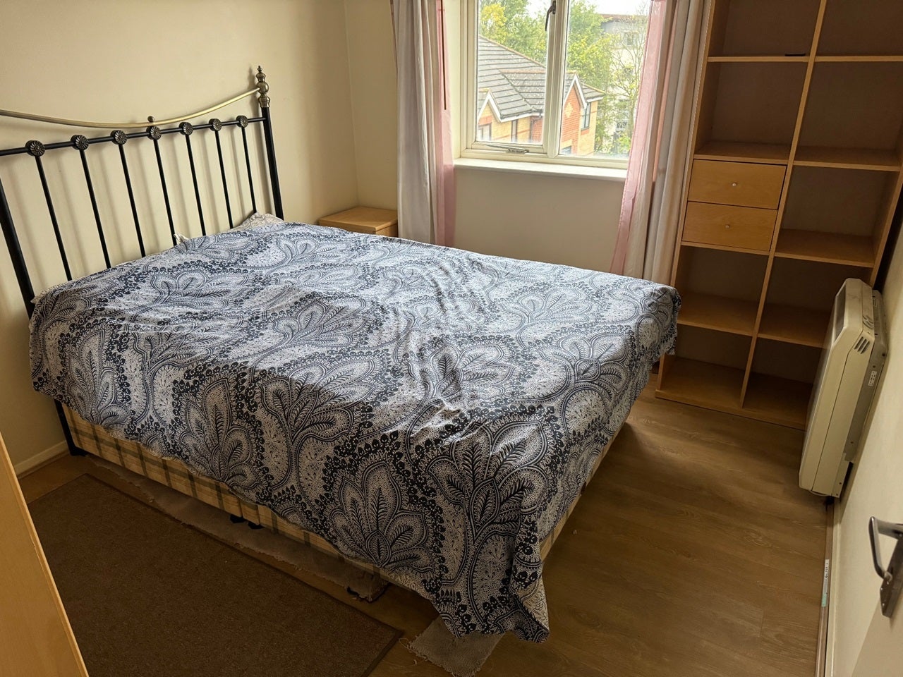 Flat Cherry Blossom Close in Greater London