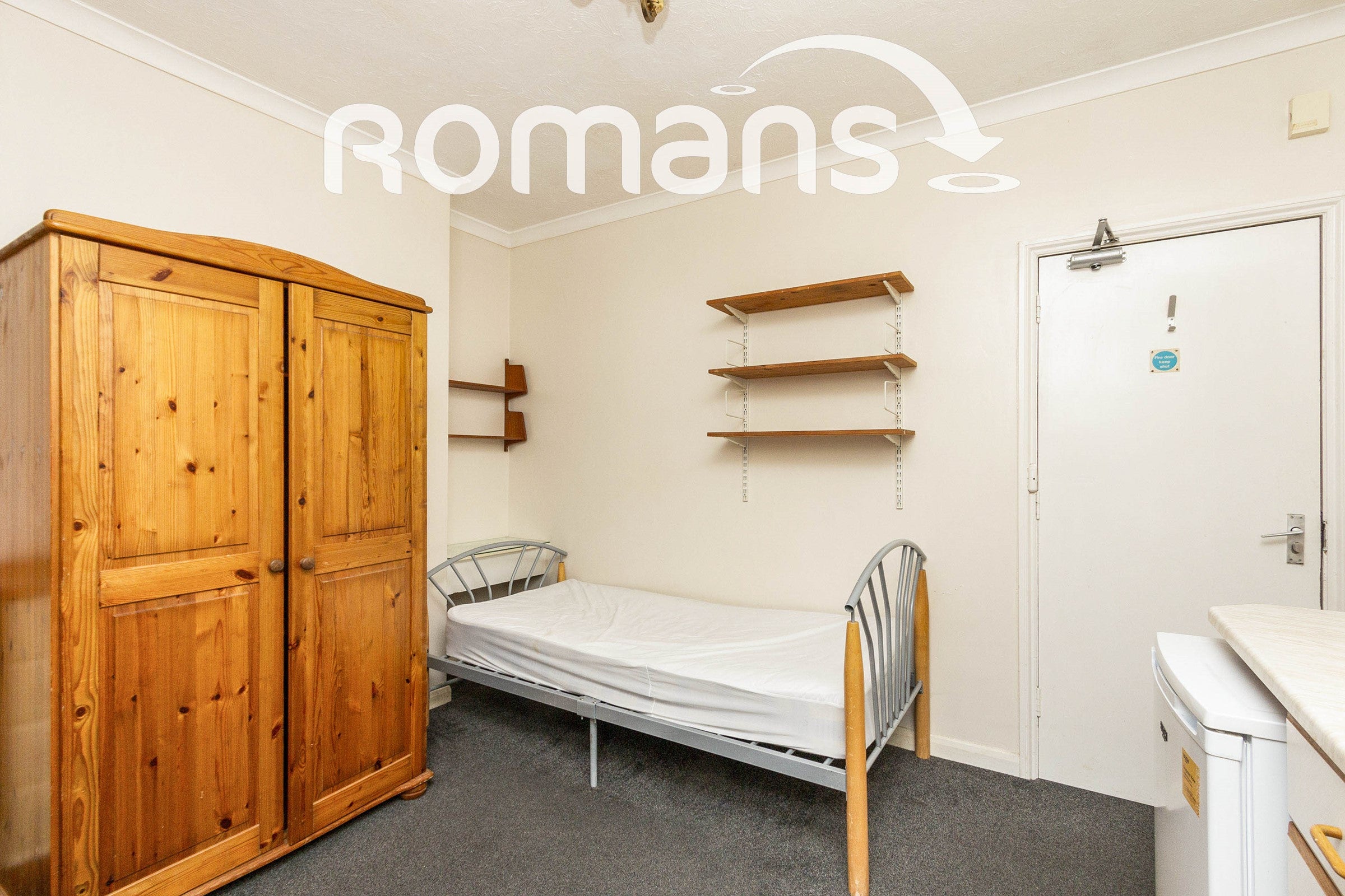 Room Alexandra Road in Rushmoor