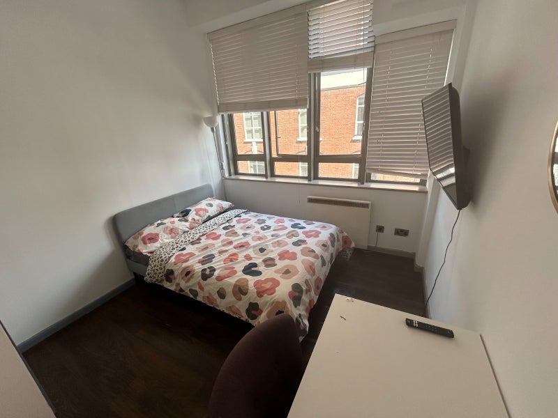 Room City Road in Greater London