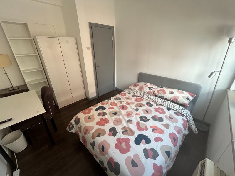 Room City Road in Greater London