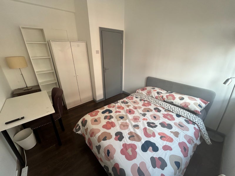 Room City Road in Greater London