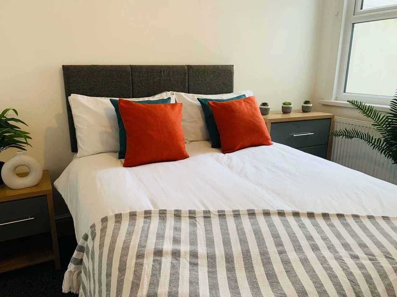 Room Eva Road in Gillingham
