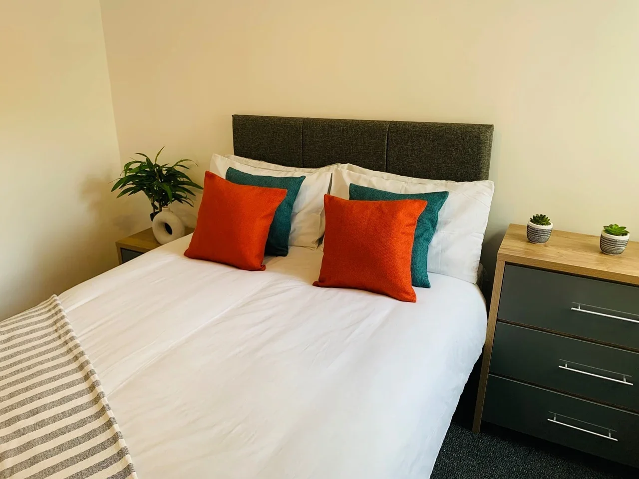 Room Eva Road in Gillingham