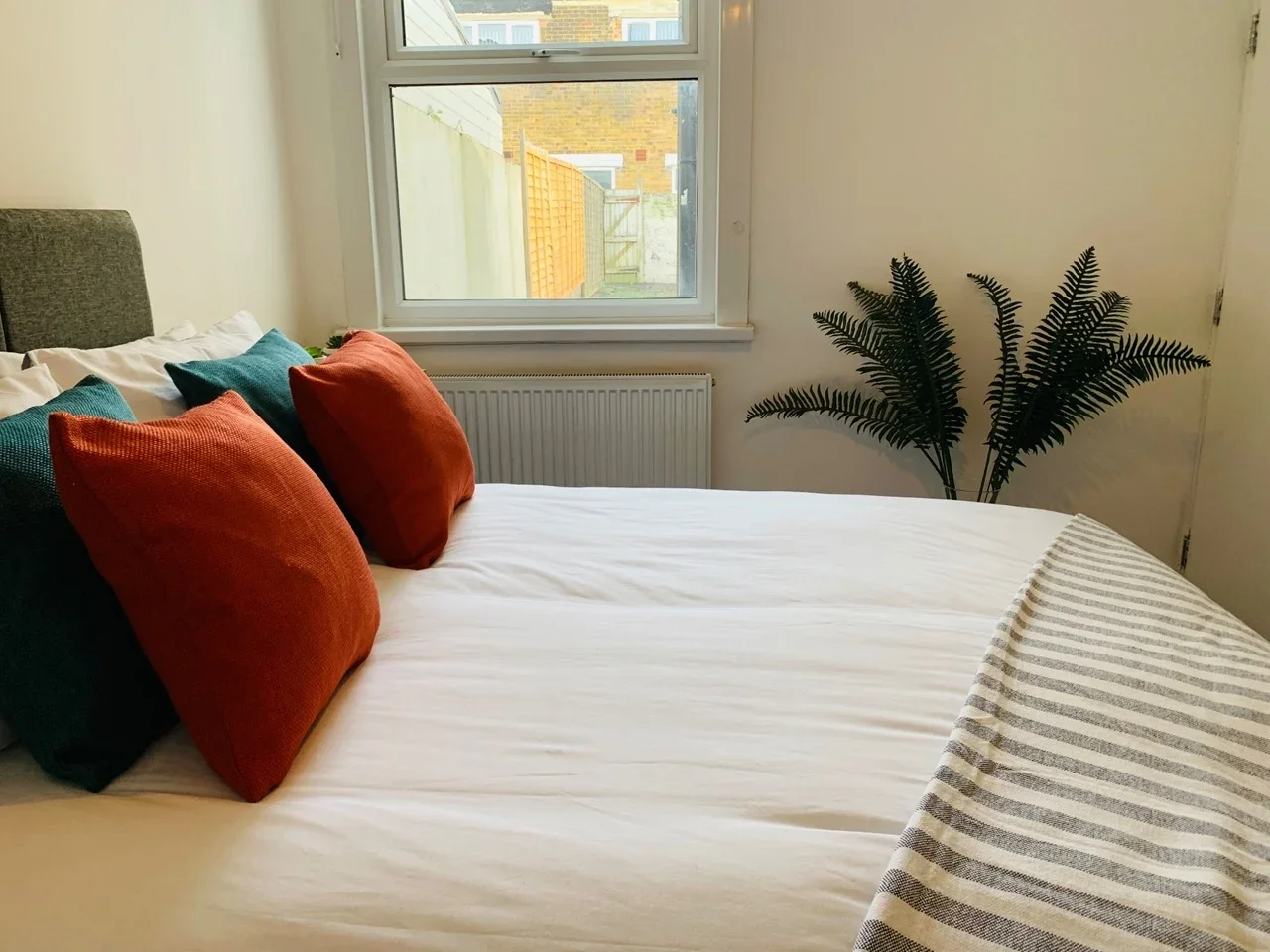 Room Eva Road in Gillingham