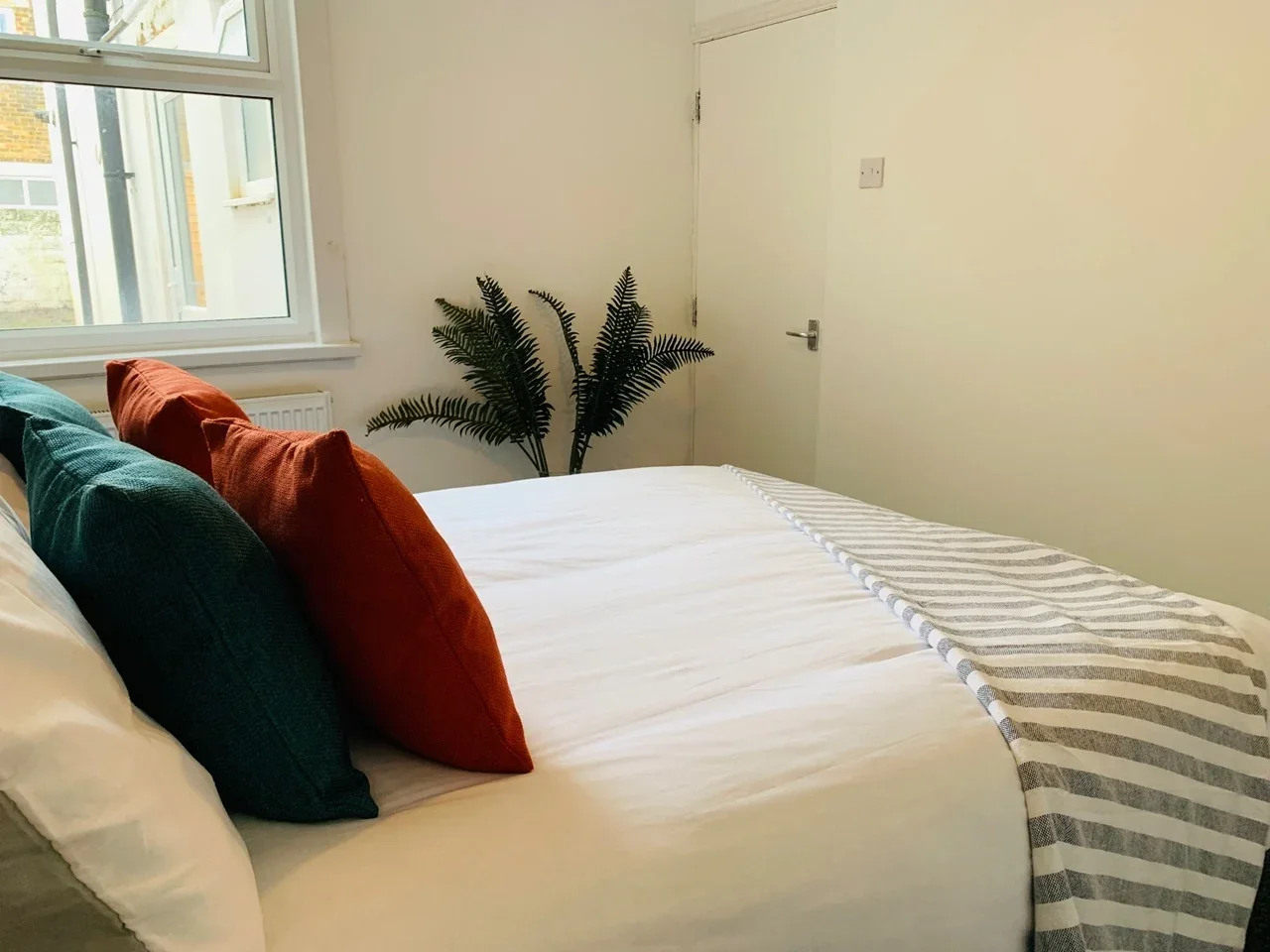 Room Eva Road in Gillingham