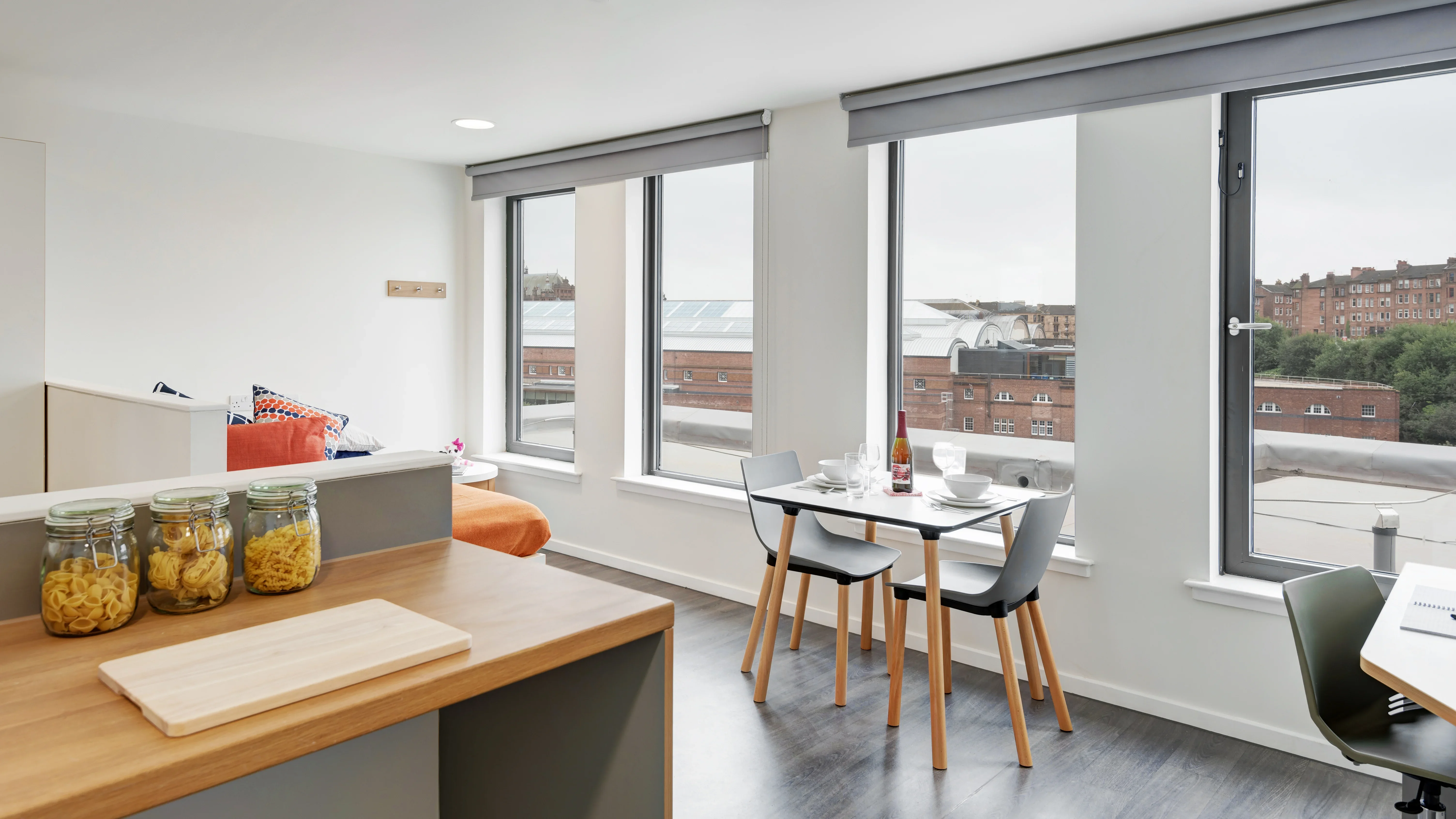 Flat Whitehill Court in Glasgow