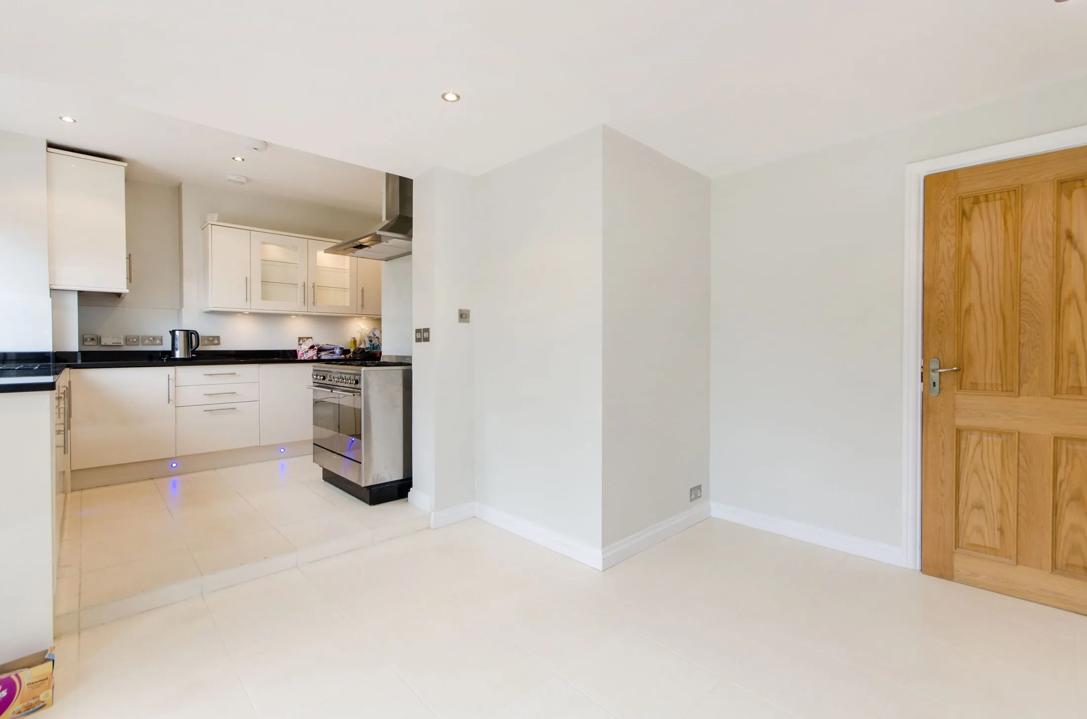 Flat Semley Road in Greater London