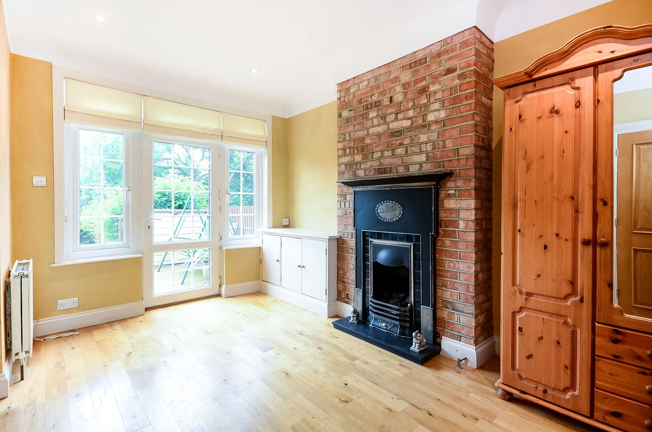 Flat Semley Road in Greater London