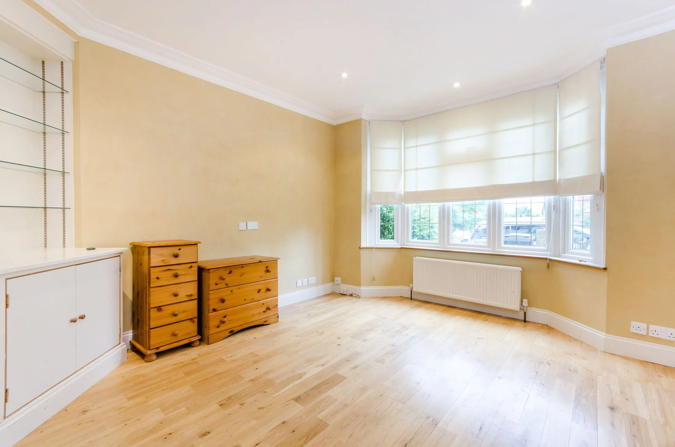 Flat Semley Road in Greater London