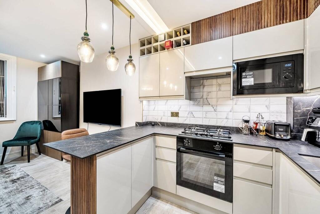 Flat Moreton Street in City of Westminster