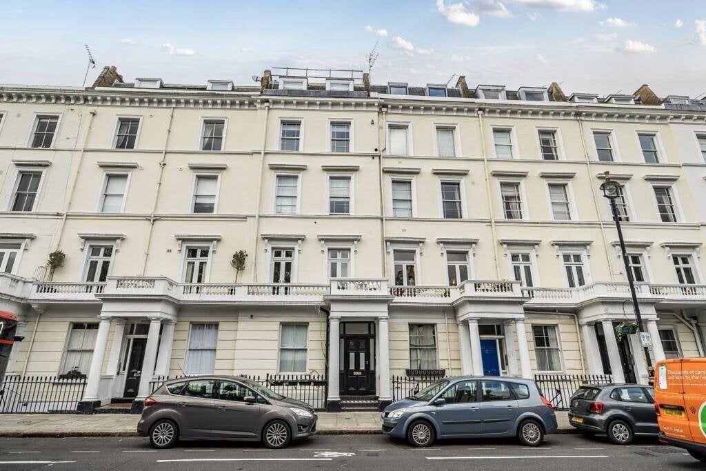 Flat Moreton Street in City of Westminster