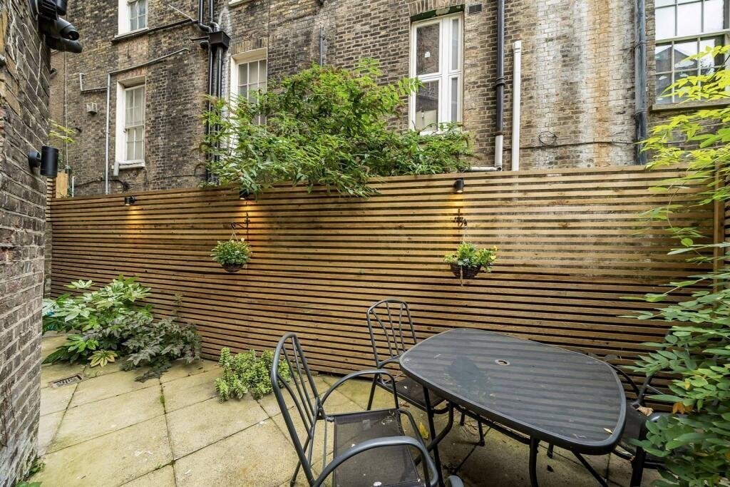 Flat Moreton Street in City of Westminster