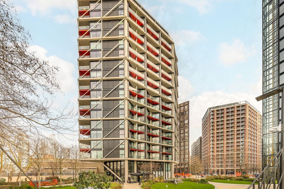 Flat Battersea Park Road in Greater London