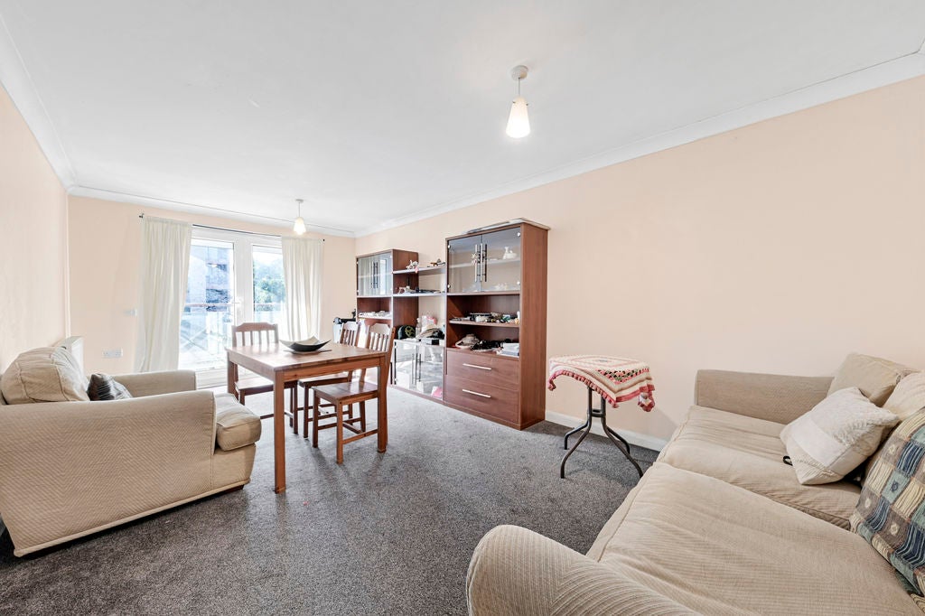 Flat Winders Road in Greater London
