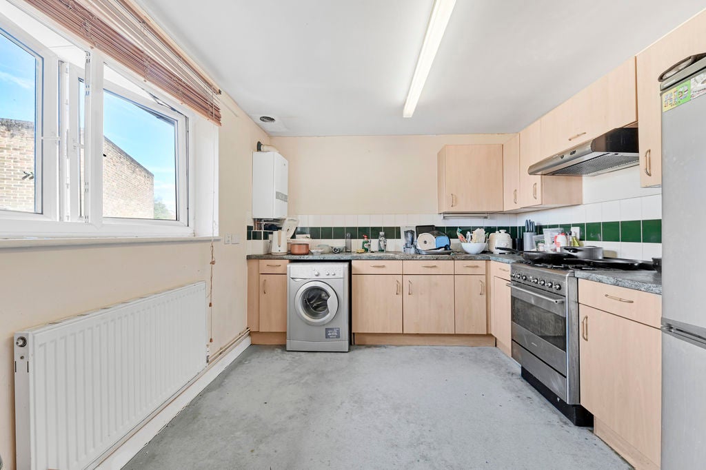 Flat Winders Road in Greater London