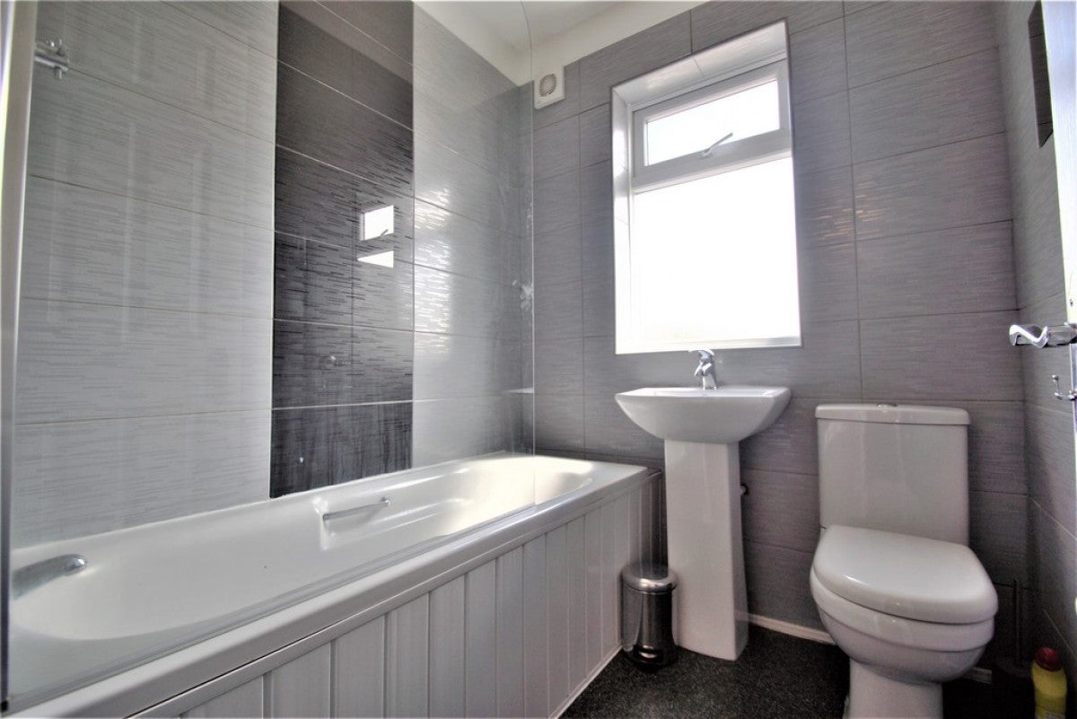Room Burns Road in Coventry