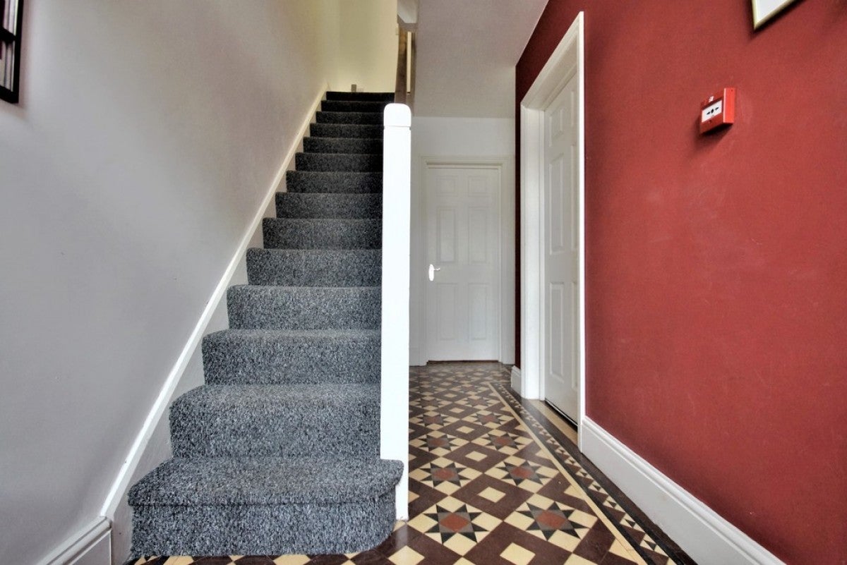 Room Burns Road in Coventry