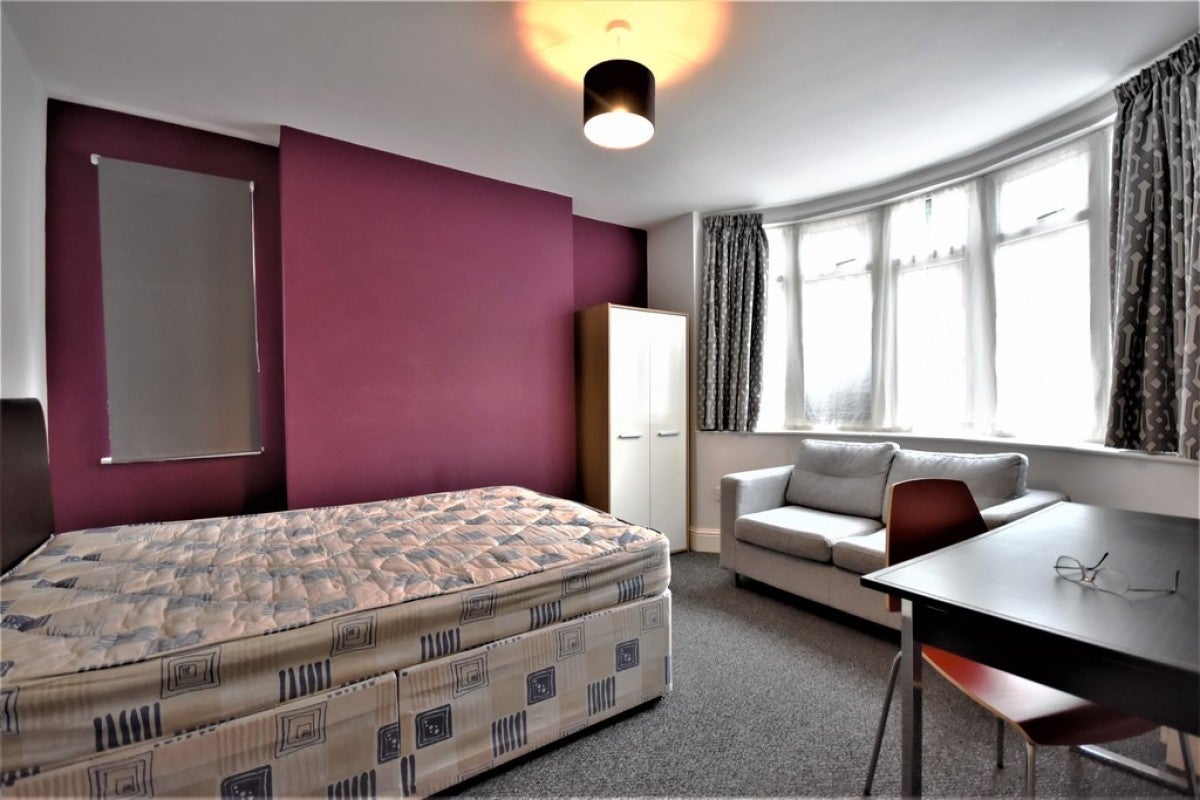 Room Burns Road in Coventry