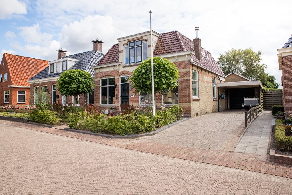 Huis Westerbuorren 11 in Tzummarum