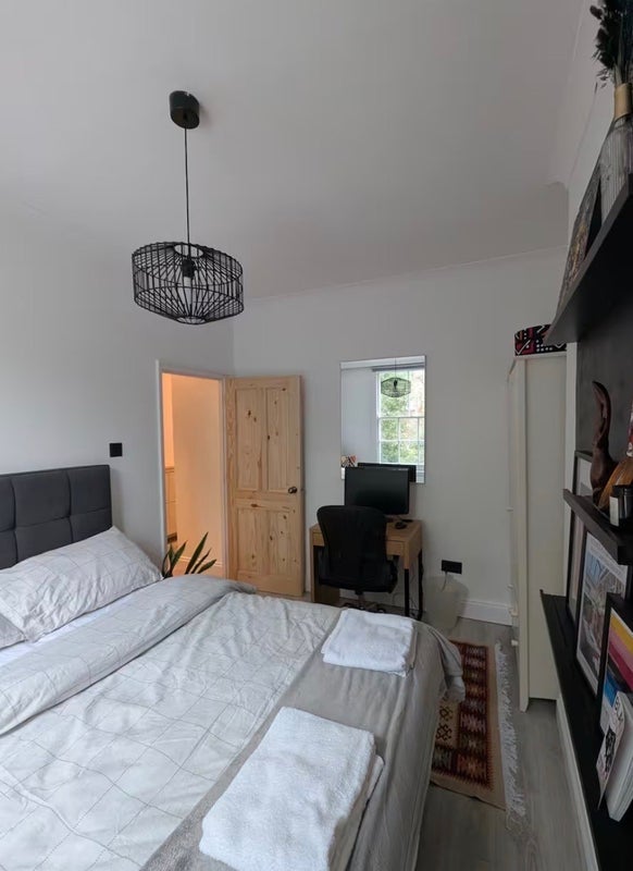 Room Wharfdale Road in Greater London