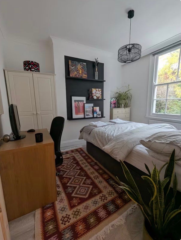 Room Wharfdale Road in Greater London