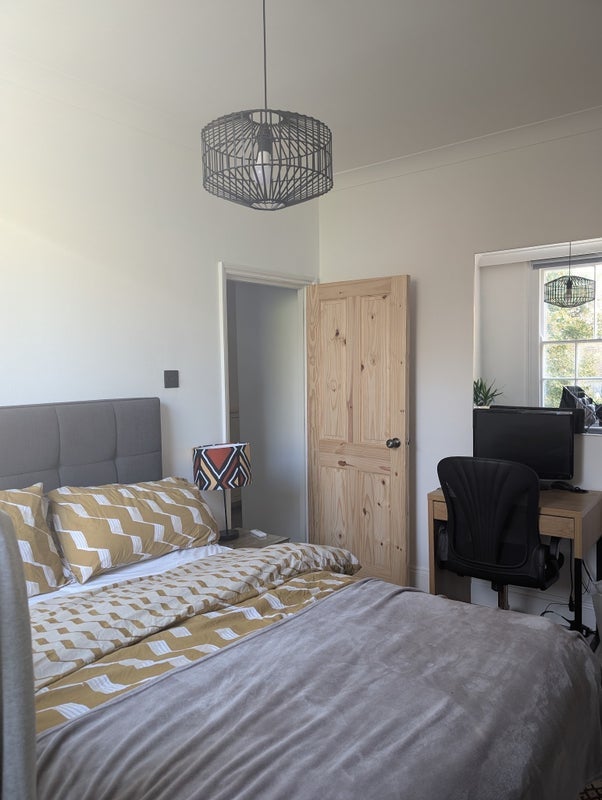 Room Wharfdale Road in Greater London