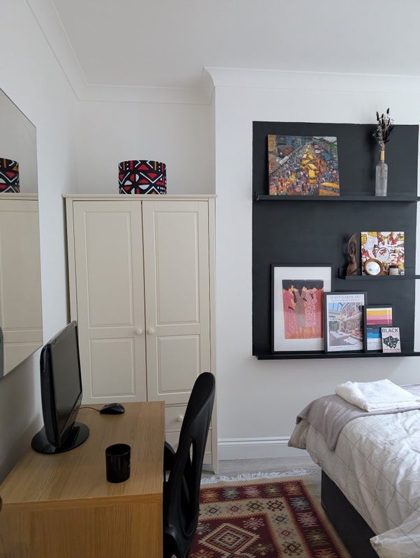 Room Wharfdale Road in Greater London
