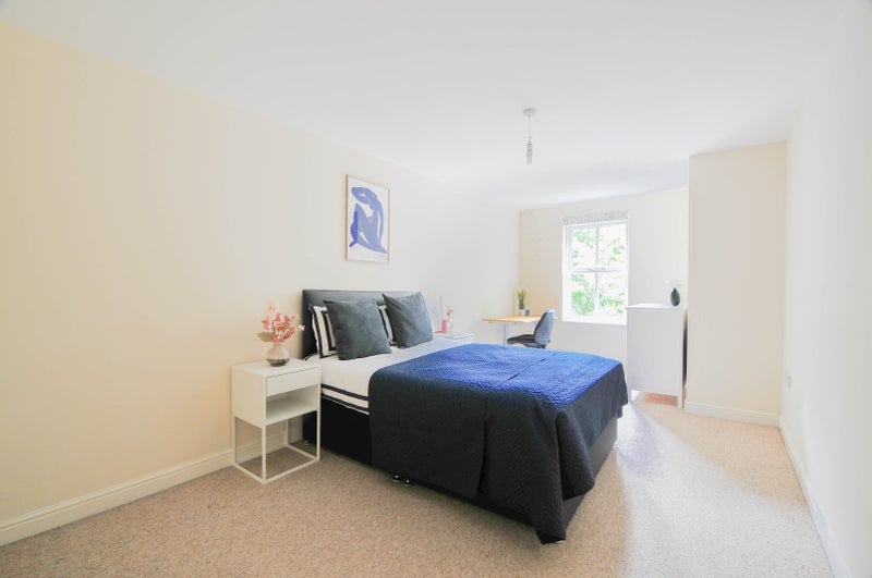 Flat Hadfield Close in Manchester