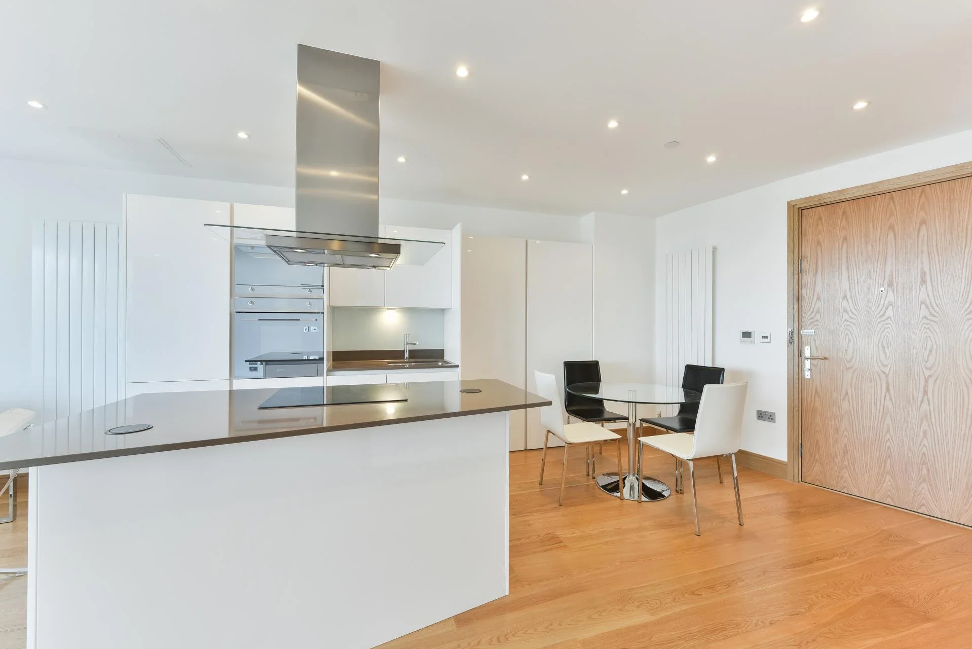 Flat Crossharbour Plaza in Greater London