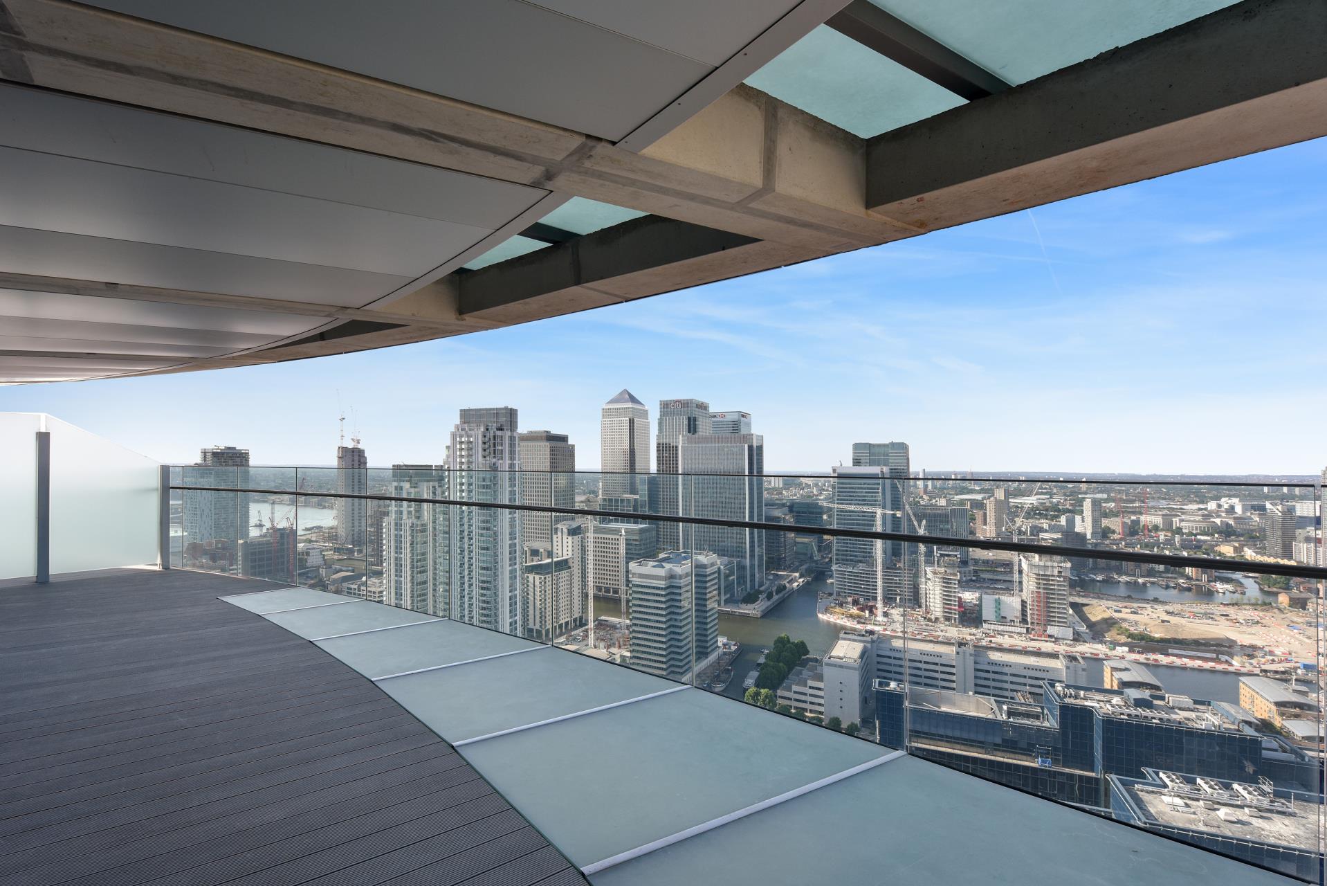 Flat Crossharbour Plaza in Greater London