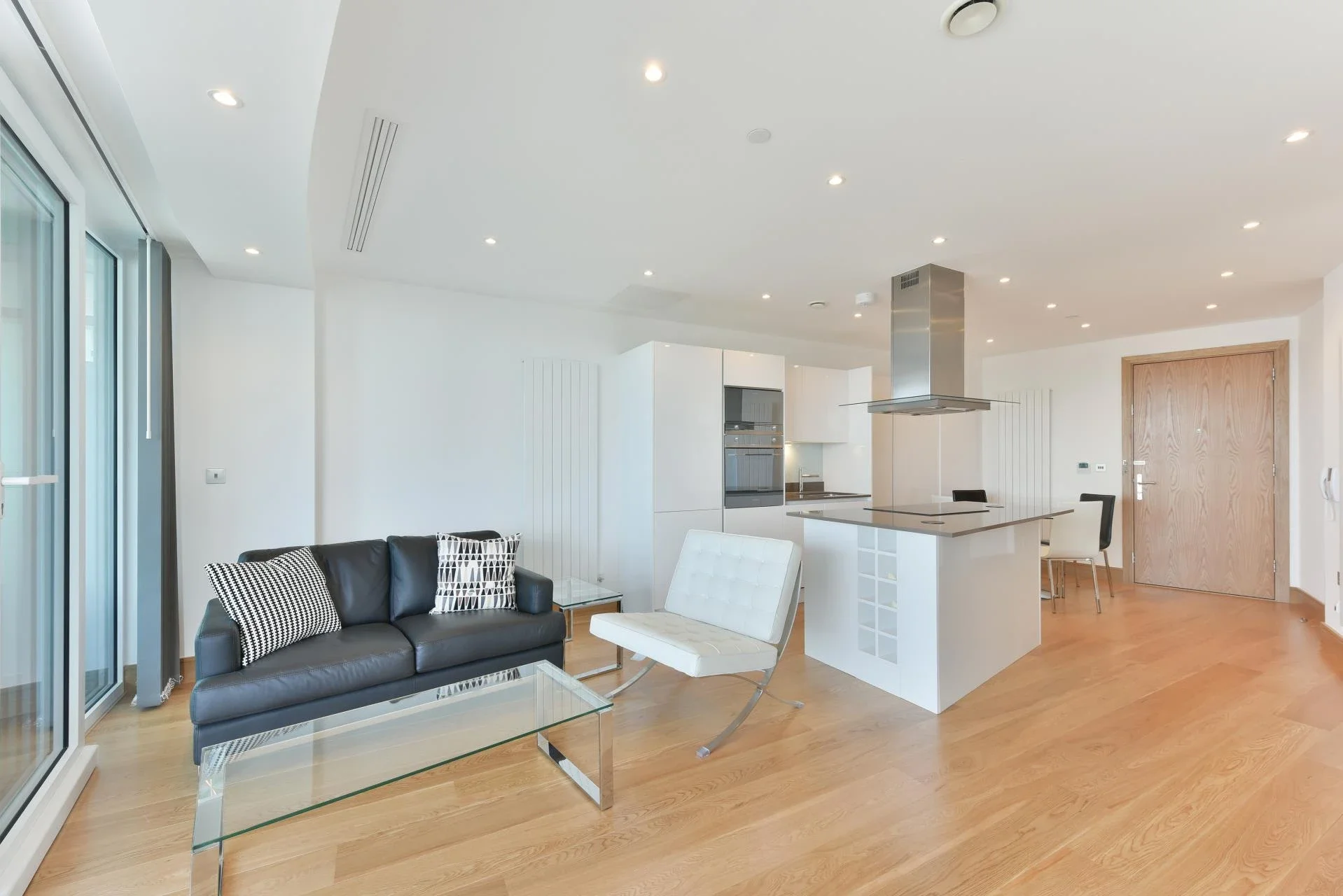Flat Crossharbour Plaza in Greater London