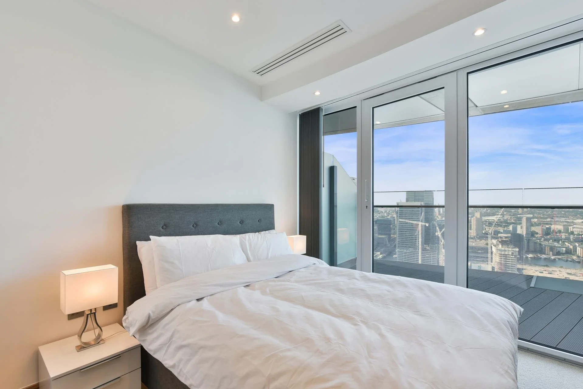 Flat Crossharbour Plaza in Greater London