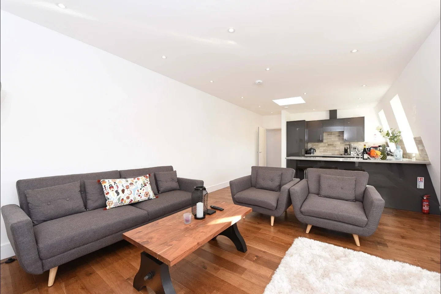 Flat Grant Road in Greater London