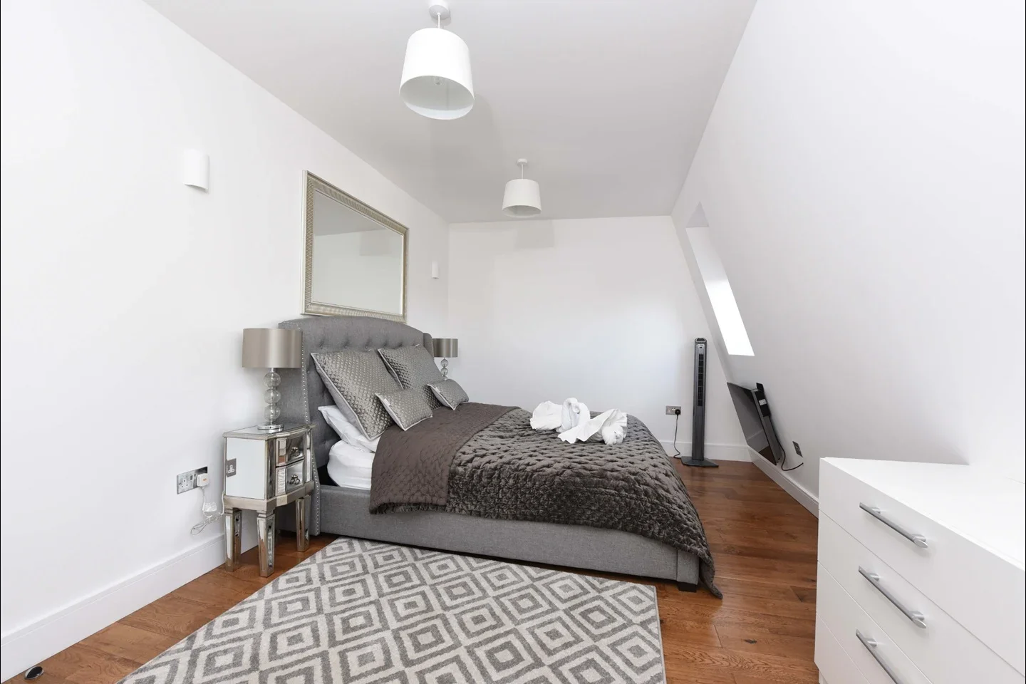 Flat Grant Road in Greater London