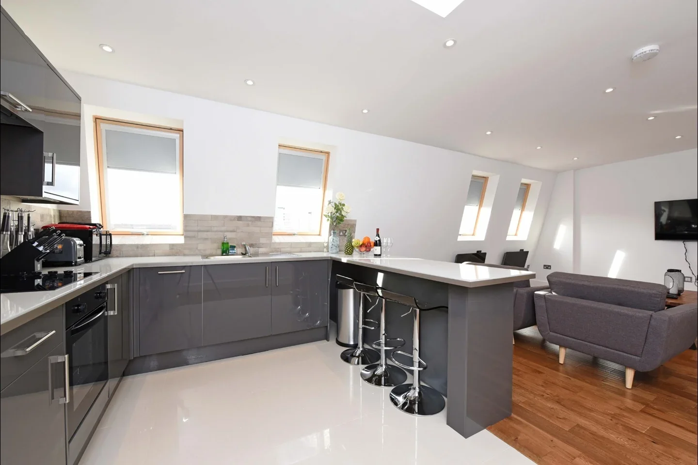Flat Grant Road in Greater London
