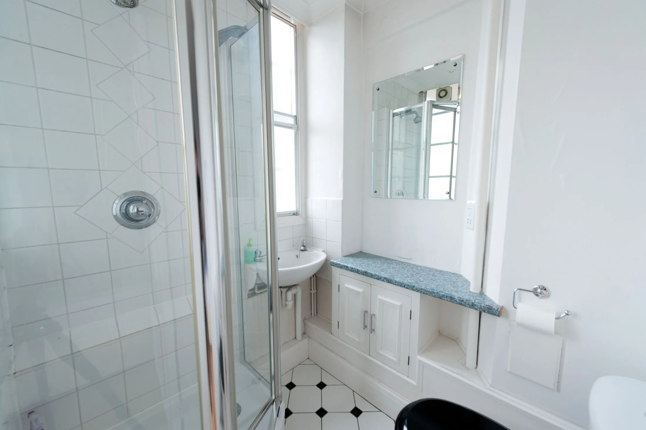 Flat Sloane Avenue in Greater London
