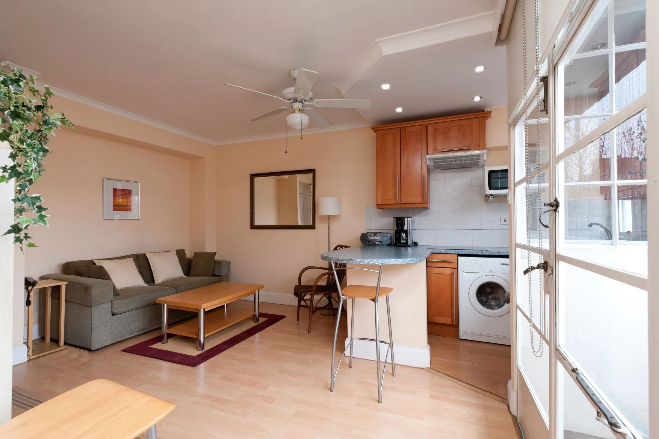 Flat Sloane Avenue in Greater London