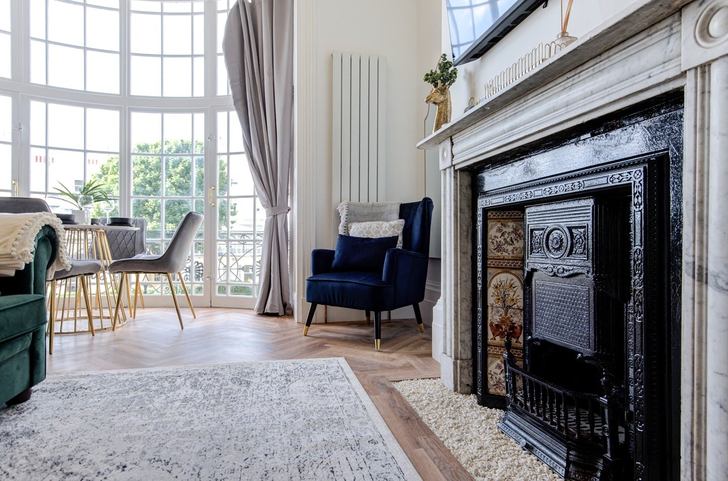 Flat Marine Square in Brighton