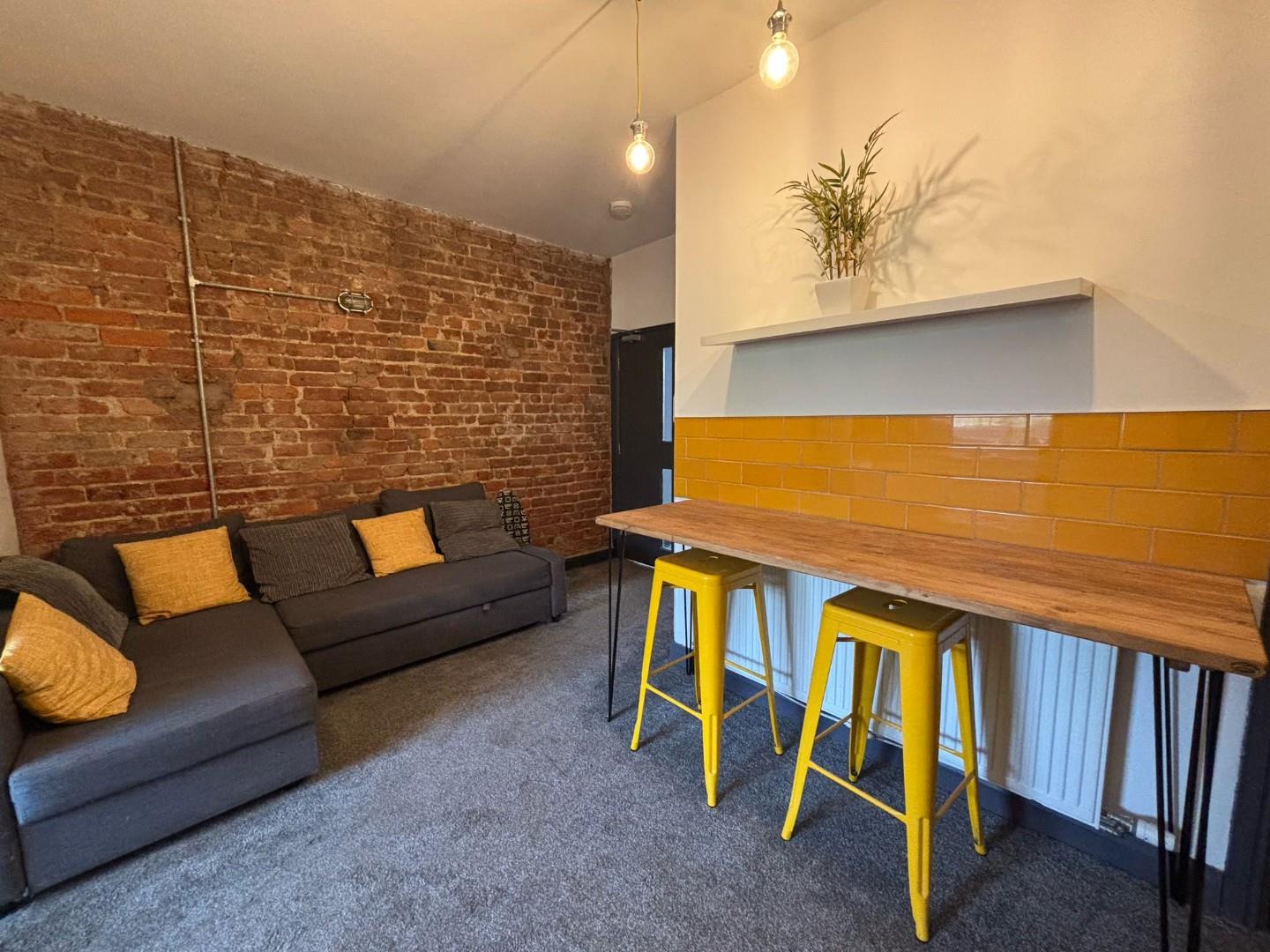 Room Ainsworth Road in Radcliffe