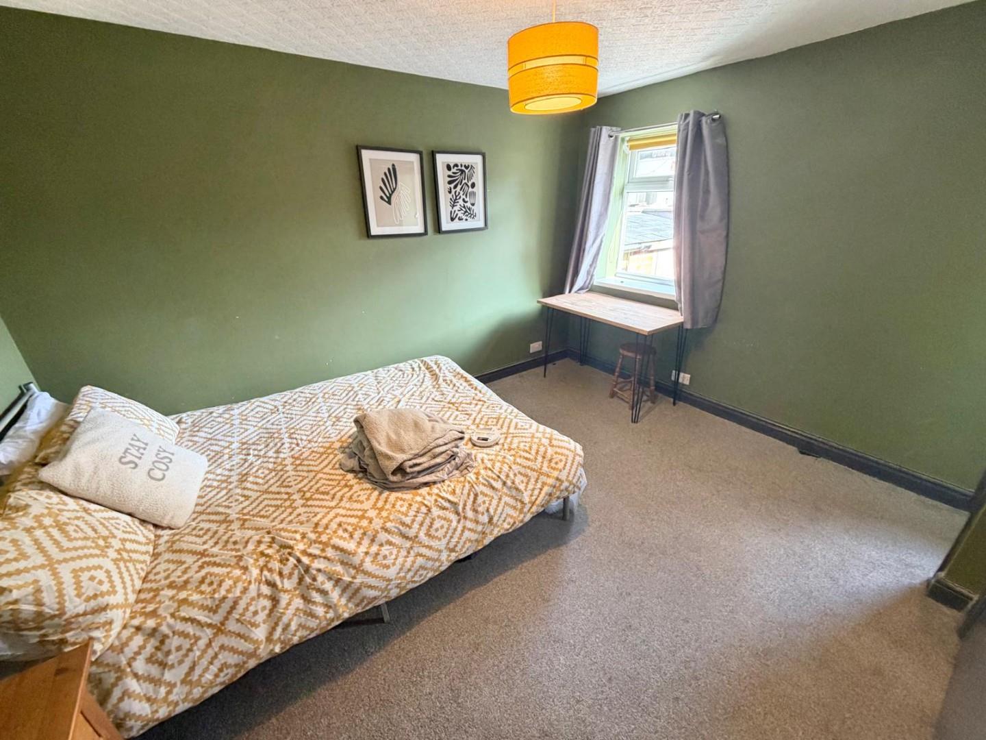 Room Ainsworth Road in Radcliffe